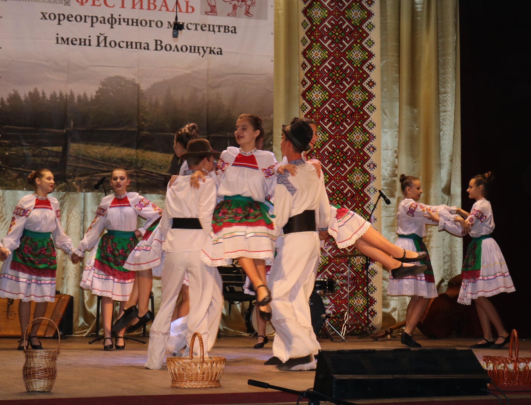 На Рахівщині відбувся видовищний хореографічний фестиваль ім. Волощука (ФОТО)
