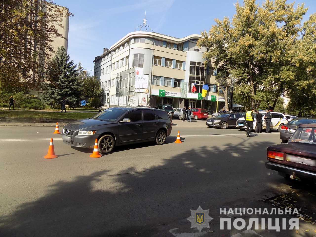 В Ужгороді "Вольво" збив 77-річного пішохода, що переходив дорогу у невстановленому місці (ФОТО)