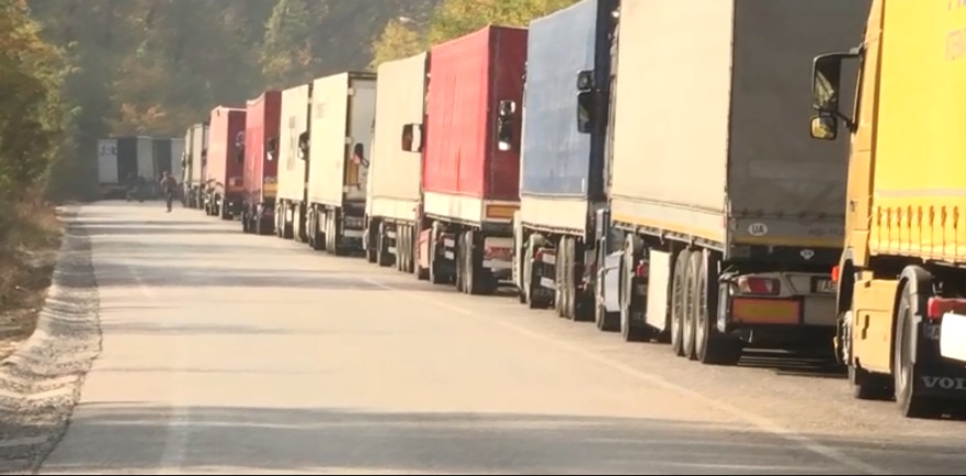 10-кілометрові черги вантажівок утворилися на українсько-словацькому кордоні (ВІДЕО)