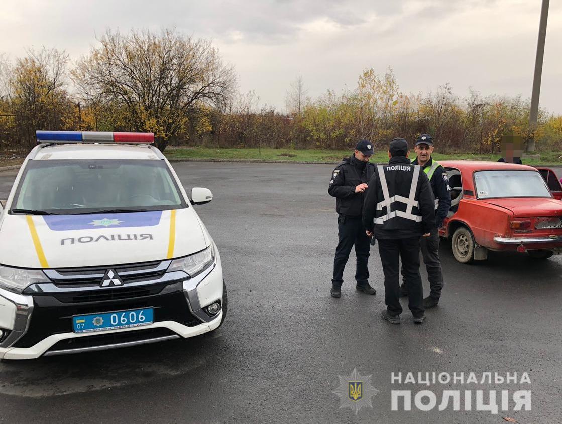 Зупинений на Ужгорощині за порушення ПДР водій намагався відкупитися від патрульних хабарем 