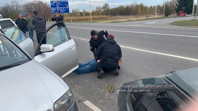 Закарпатські правоохоронці на Львівщині затримали жителя Дніпра з 0,5 кілограма метамфетаміну (ФОТО)