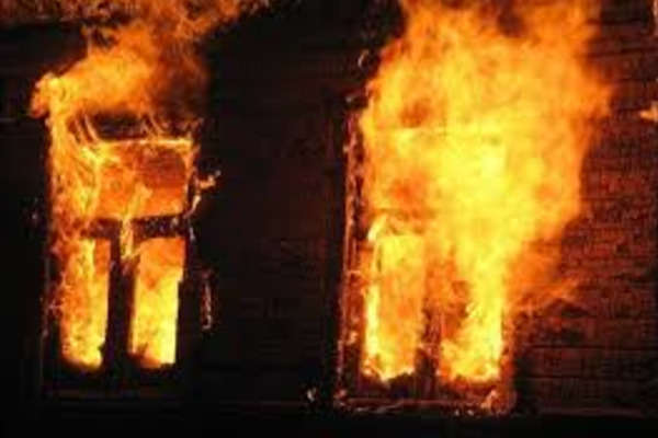 На Великоберезнянщині гасили пожежу в будинку