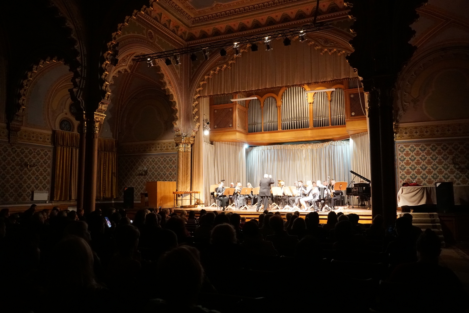 Естрадно-духовий оркестр Закарпатської облфілармонії відзначив день народження концертом (ФОТО)