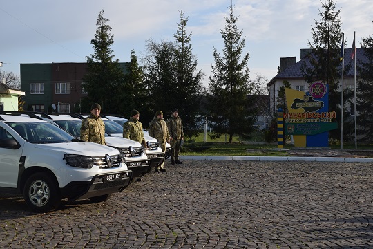 Підрозділи Мукачівського прикордонного загону отримали нові автомобілі (ФОТО)