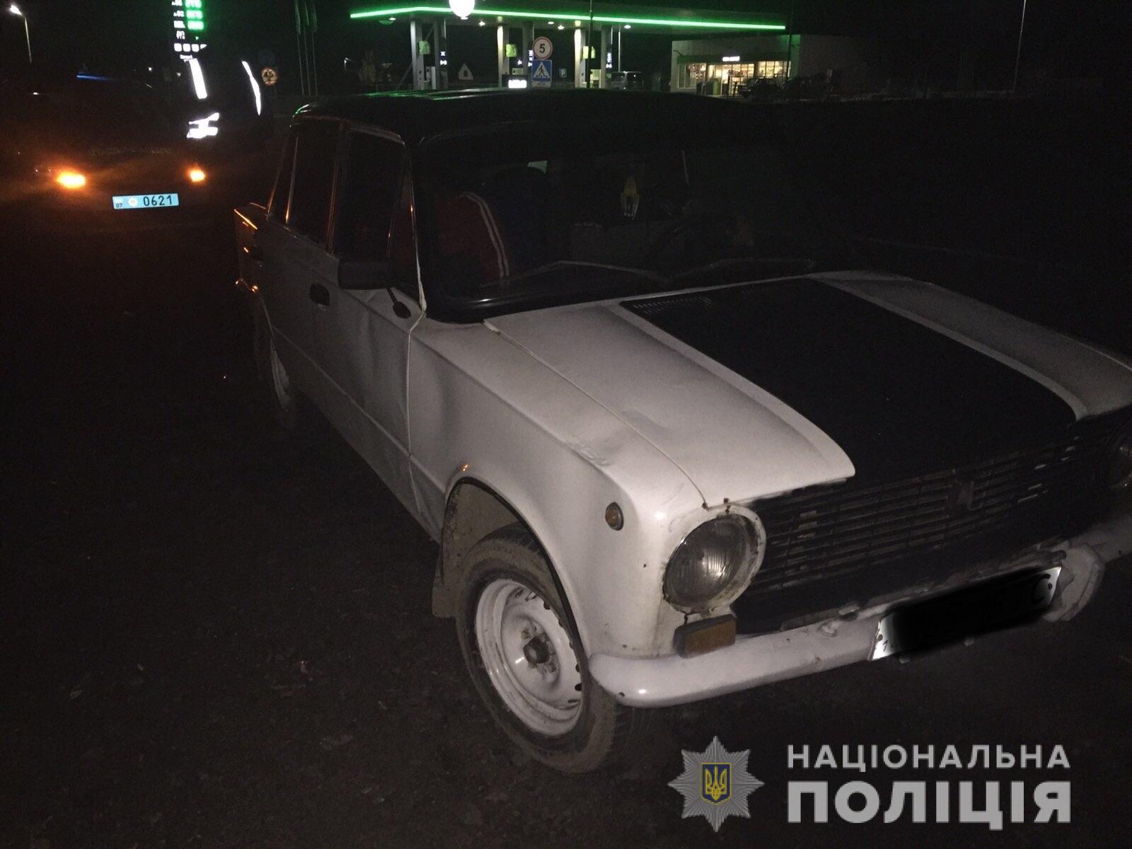 18-річний керманич ВАЗу без водійських прав, зупинений у Кінчеші біля Ужгорода, намагався відкупитися хабарем (ФОТО)