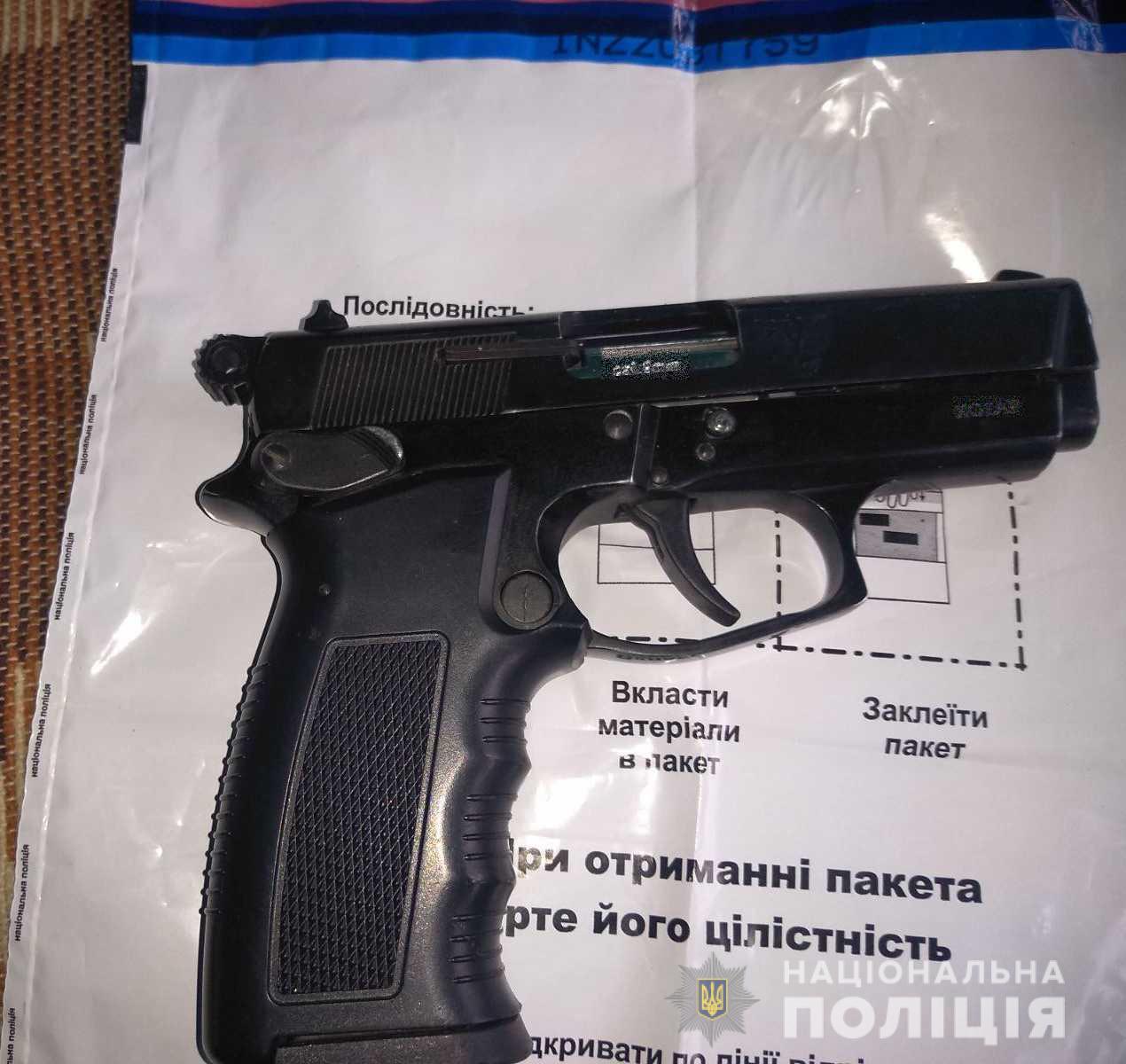 У жителя Нового Давидкова вилучили перероблений стартовий пістолет (ФОТО)