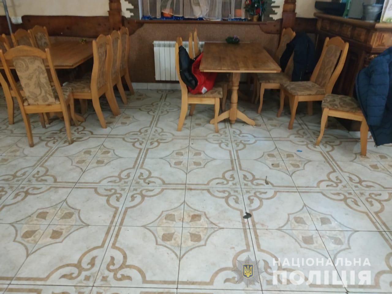У Новоселиці на Тячівщині в ресторані відбулася "п'яна" бійка з пострілами з пістолета (ФОТО)