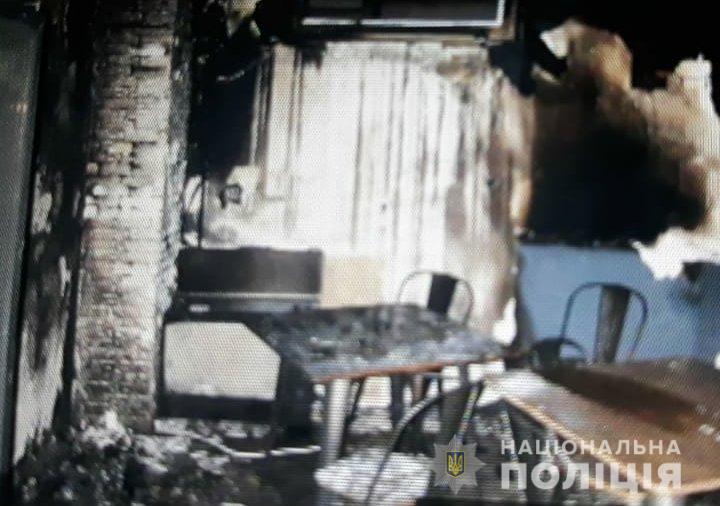 У Мукачеві вночі невідомі підпалили кафе  (ФОТО)