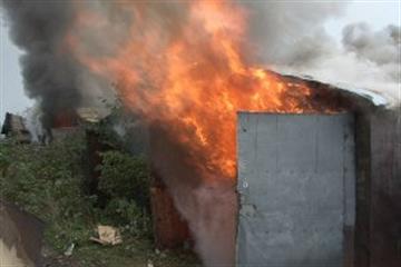 У Мукачеві під час пожежі в гаражі згоріли квадроцикл та мопед