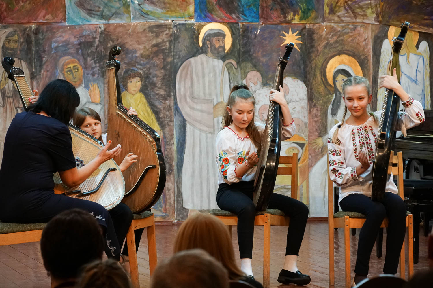 В Ужгородській дитячій школі мистецтв відбувся звітний концерт (ФОТО)