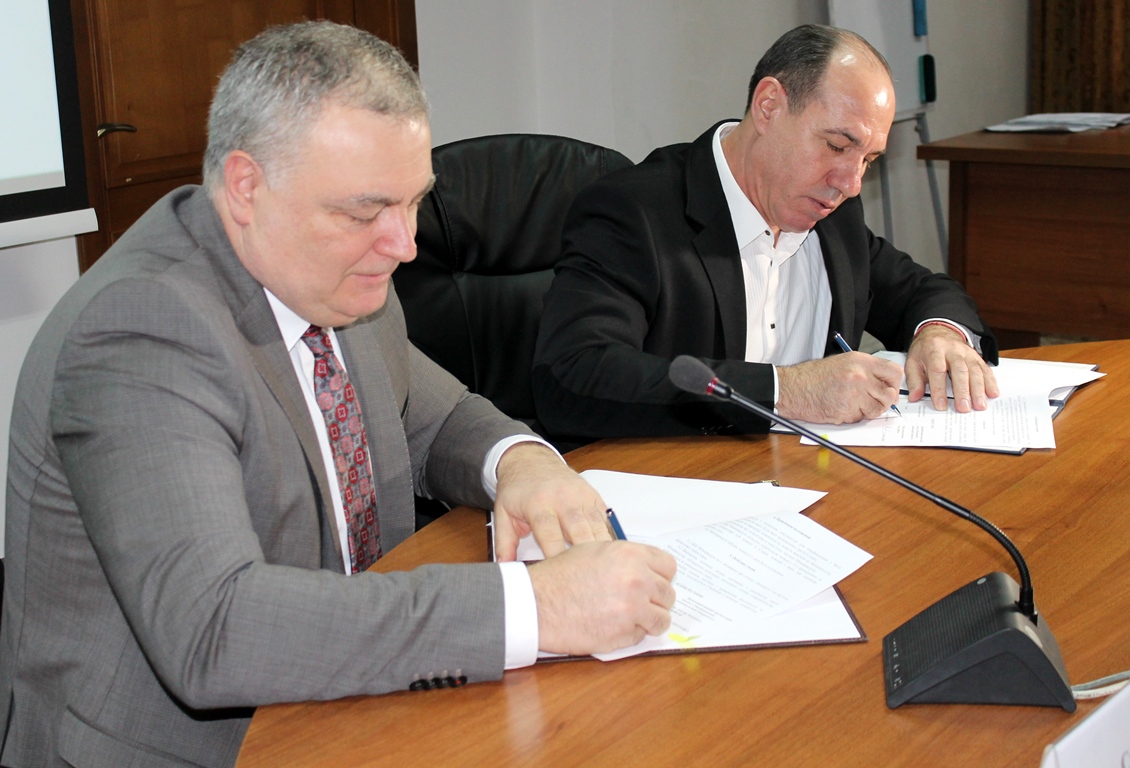 Закарпатська ОДА й УжНУ підписали Меморандум про співпрацю та залучення вишу до вирішення проблем розвитку краю (ФОТО)
