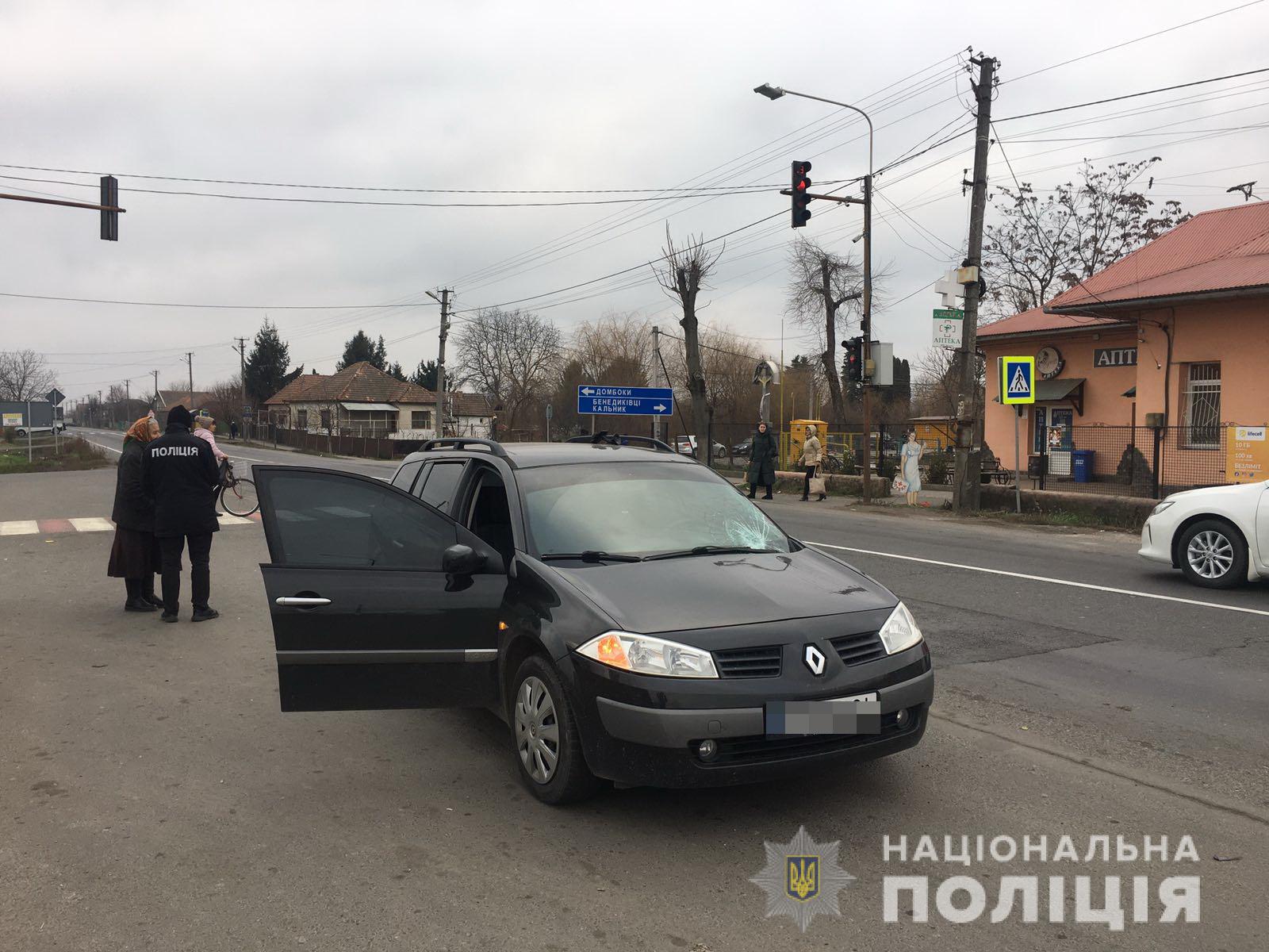 У Ракошині Renault ужгородця травмував жінку, що переходила дорогу на червоне світло (ФОТО)