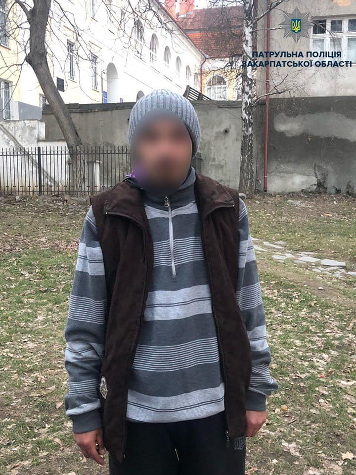 У свій вихідний патрульні в Ужгороді затримали наркоторгівця, котрий запропонував їм купити в нього амфетамін (ФОТО)