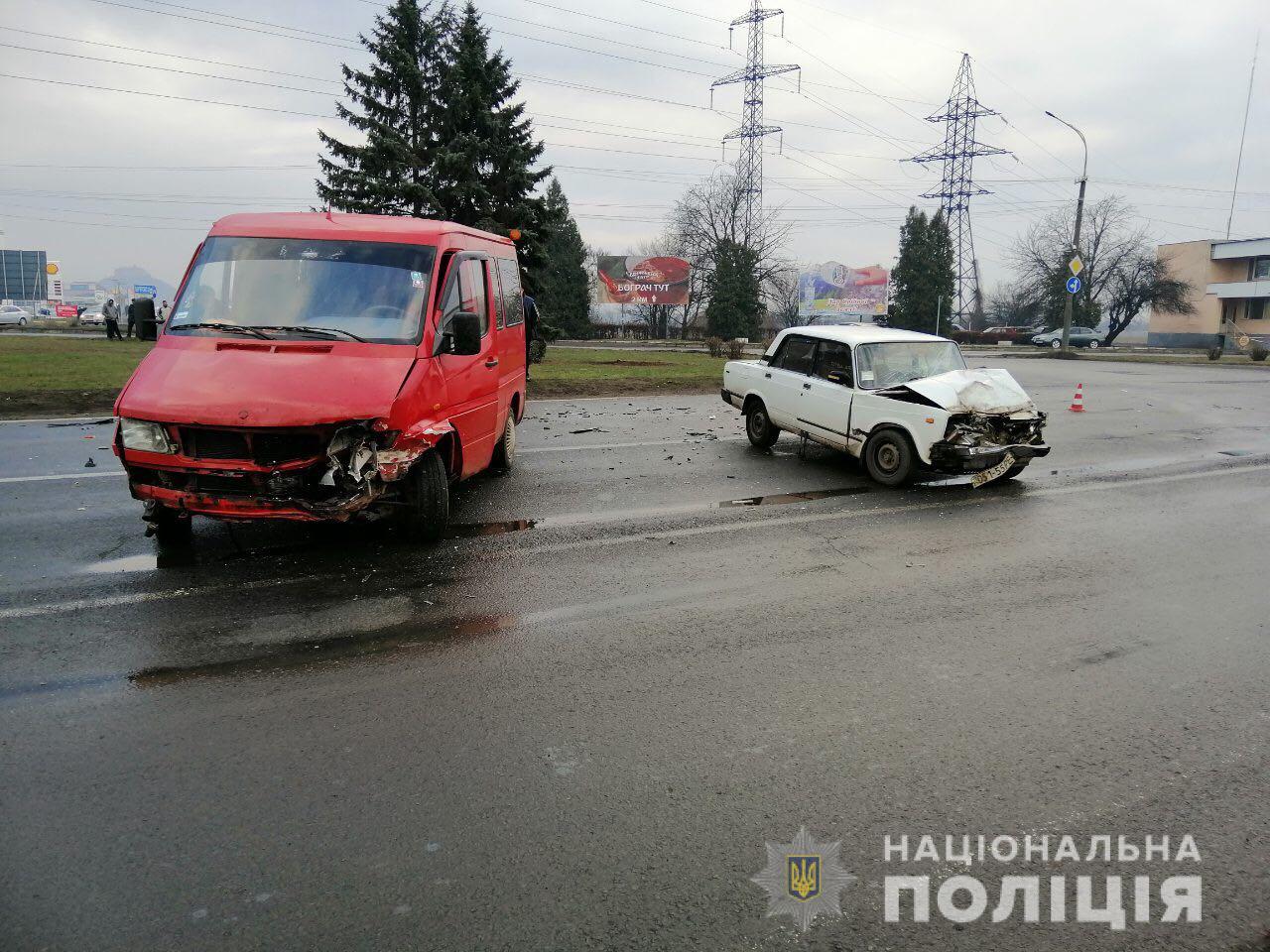 Імовірною причиною ранкової аварії на в’їзді в Мукачево міг стати епілептичний напад у водія легковика (ФОТО, ВІДЕО)