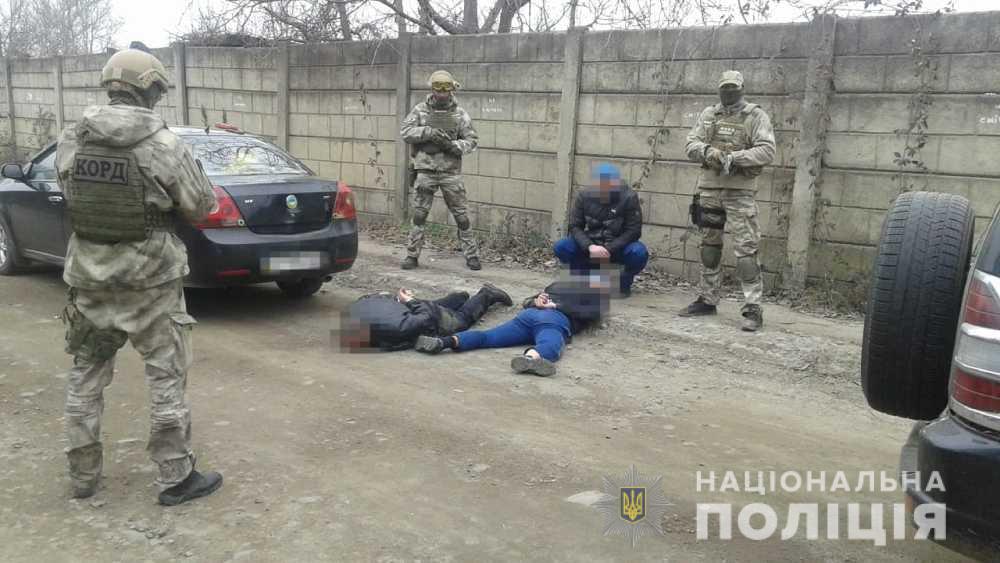 Затримані в ході спецоперації в Мукачеві займалися збутом метамфетаміну та канабісу в особливо великих розмірах – поліція (ФОТО, ВІДЕО)