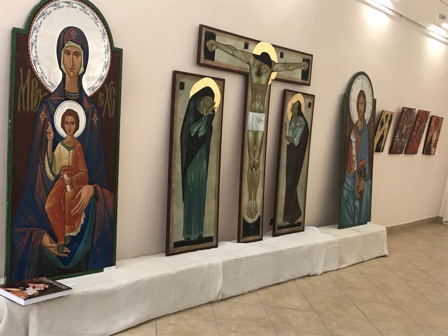 В Ужгороді відкрили виставку сучасних ікон (ФОТО)