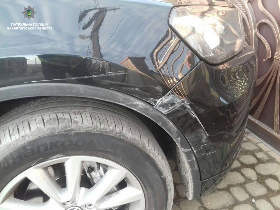 В Ужгороді затримали нетверезого водія "Фольксвагена", котрий наїхав на припарковану КІА й утік (ФОТО)