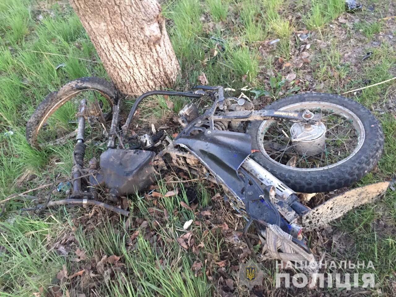 На Тячівщині водій Mercedes-Benz зіткнувся з мотоциклом, мотоцикліст згодом помер у лікарні (ФОТО)