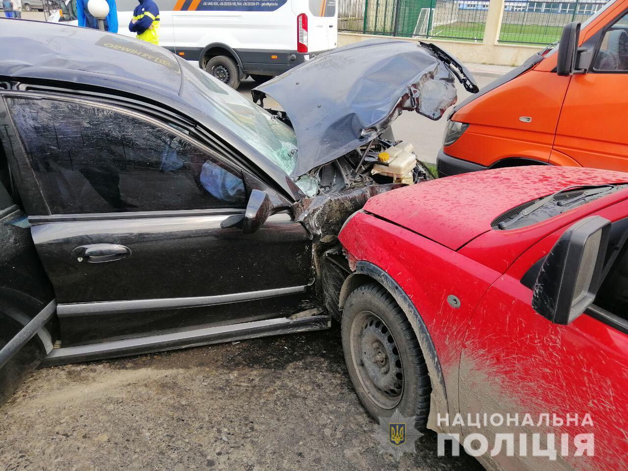 За фактом ДТП із 5-ма автівками на виїзді з Тячева розпочато розслідування (ФОТО)