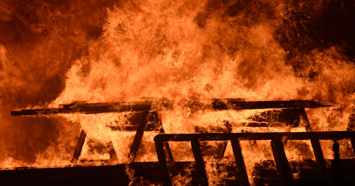 На Свалявщині на пожежі в житловому будинку знайшли труп 20-річного юнака