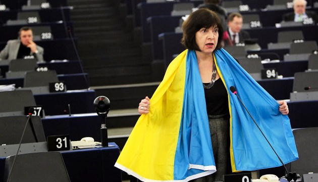 "Зелена" євродепутатка Ребекка Хармс їде на Закарпаття захищати від вітряків полонину Боржава