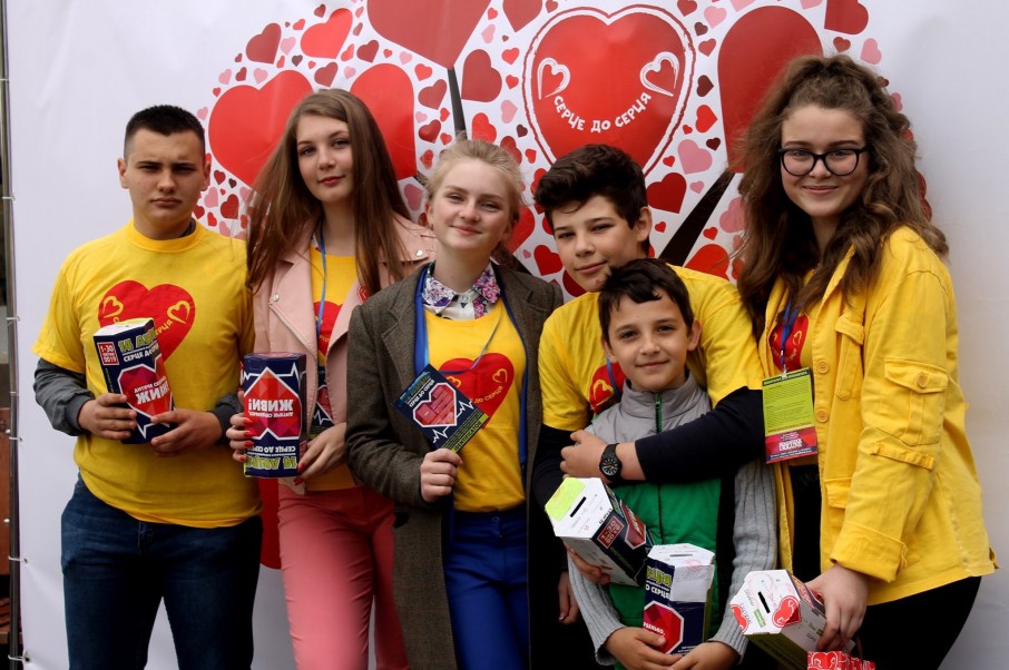 В Ужгороді під час фіналу акції "Серце до серця" зібрали понад 16 тис грн (ФОТО)