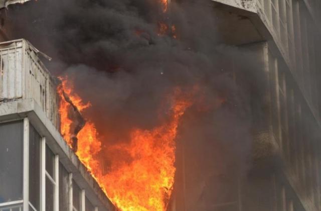 Під час пожежі на балконі квартири у будинку в Мукачеві власник отримав легке отруєння чадним газом