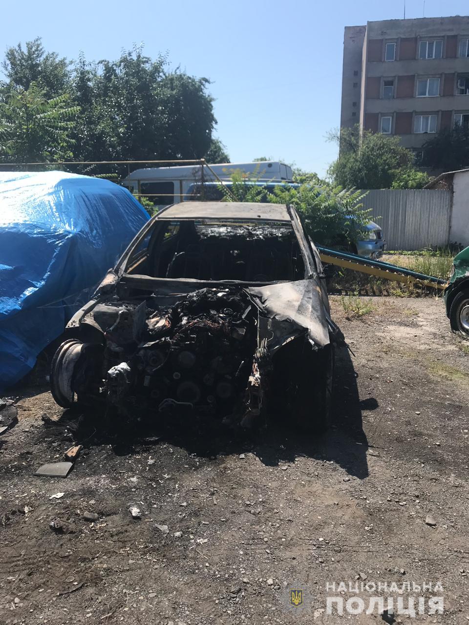 За фактом підпалу автівки першого заступника мера Ужгорода розпочато кримінальне провадження (ФОТО)