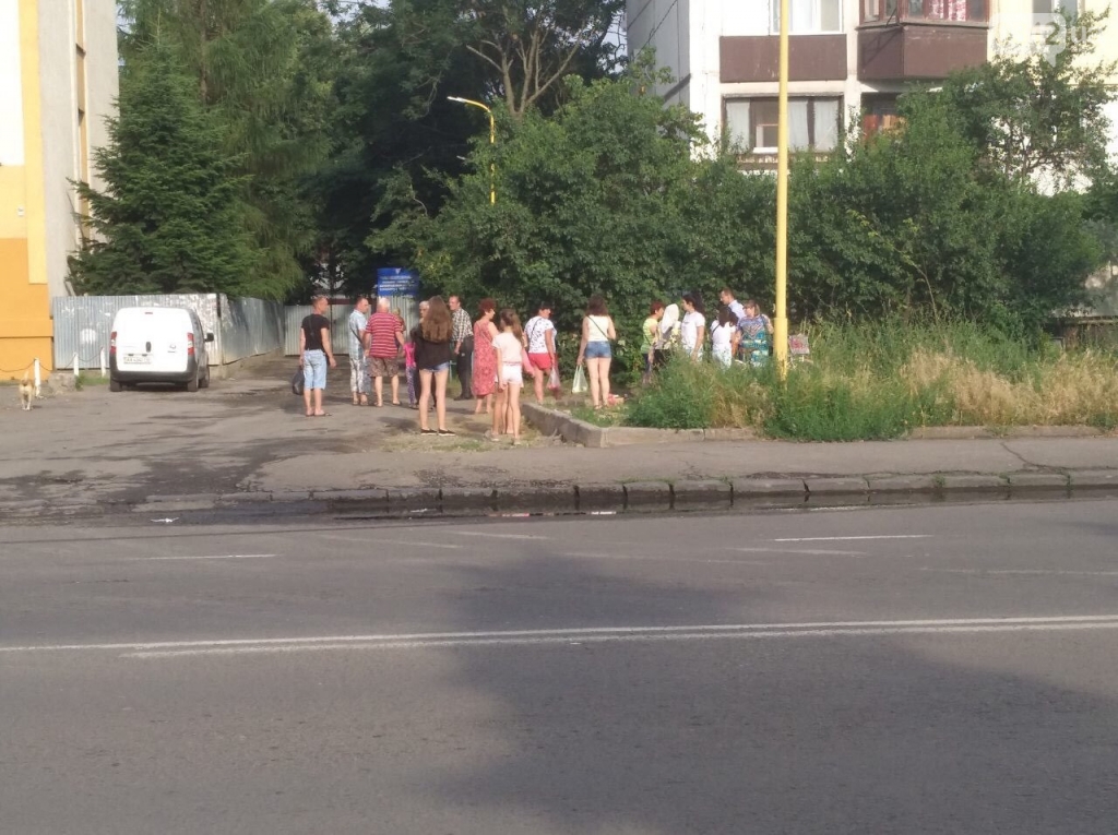 В Ужгороді із 6-го поверху випала 11-річна дівчинка (ФОТО)