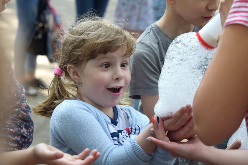 В Ужгороді дітлахи розважалися на "Веселій галявині" (ФОТО)