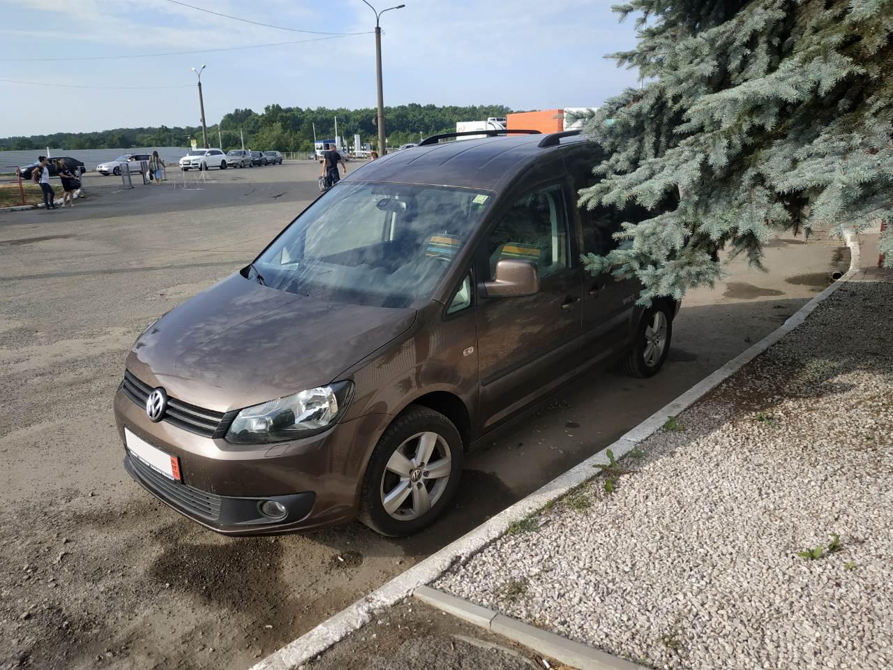 Українець намагався імпортувати на Закарпатті Volkswagen Caddy, занизивши його вартість удвічі (ФОТО)