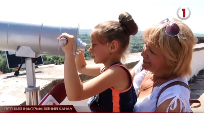 У Мукачівському замку для туристів встановили телескопічний монокуляр (ВІДЕО)