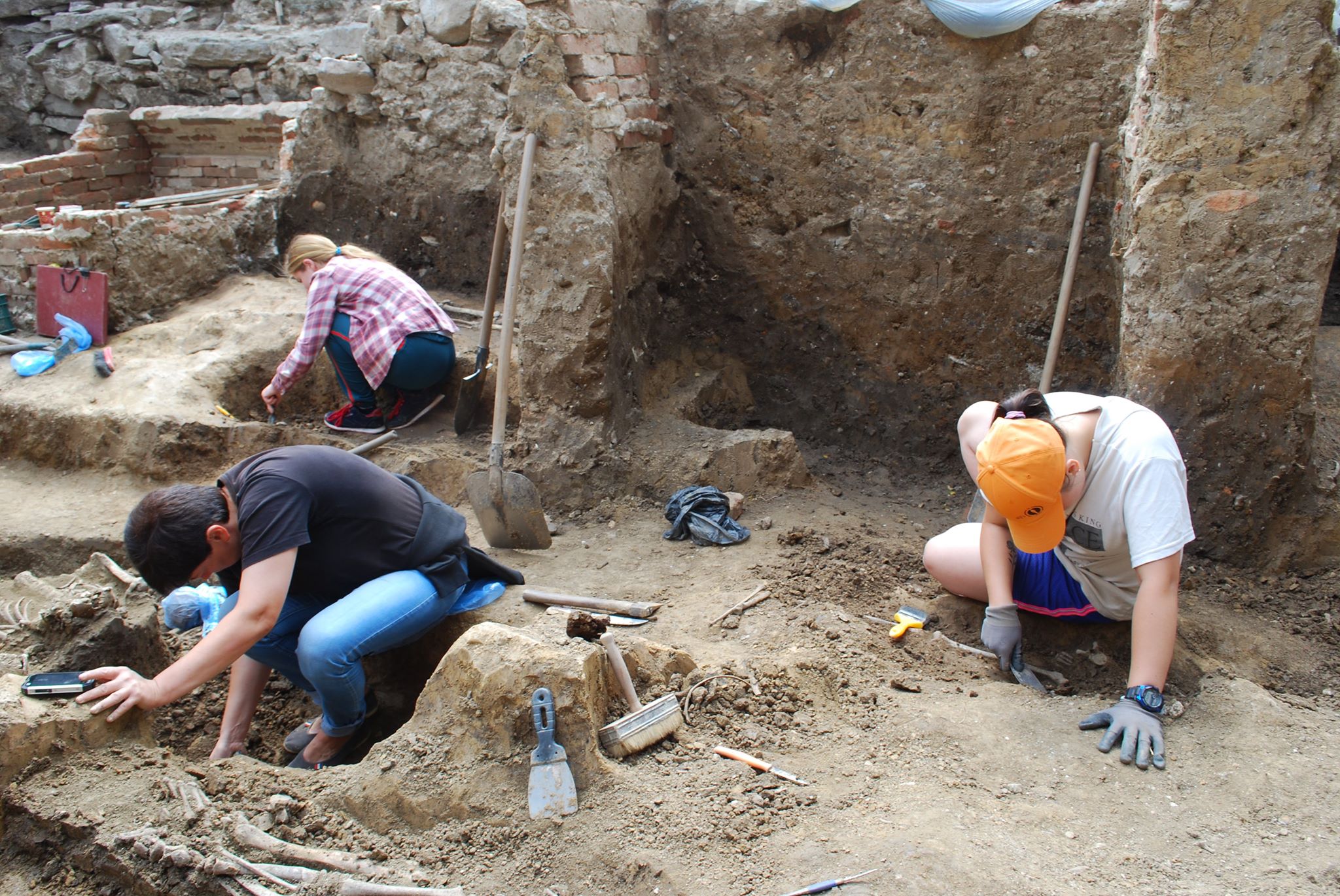 В Ужгородському замку працювала археологічна експедиція УжНУ (ФОТО)