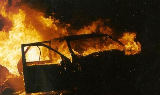 У Мукачеві пожежа знищила "словацький" Mercedes, а на Виноградівщині горів "польський" Ford Focus
