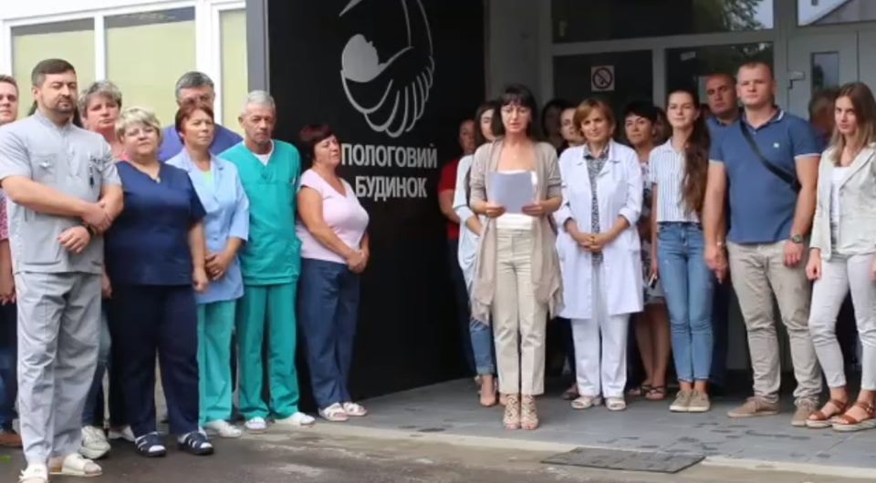 У Зеленського відреагували на відеоскаргу з Ужгородського пологового, Бондаренко зустрівся з колективом