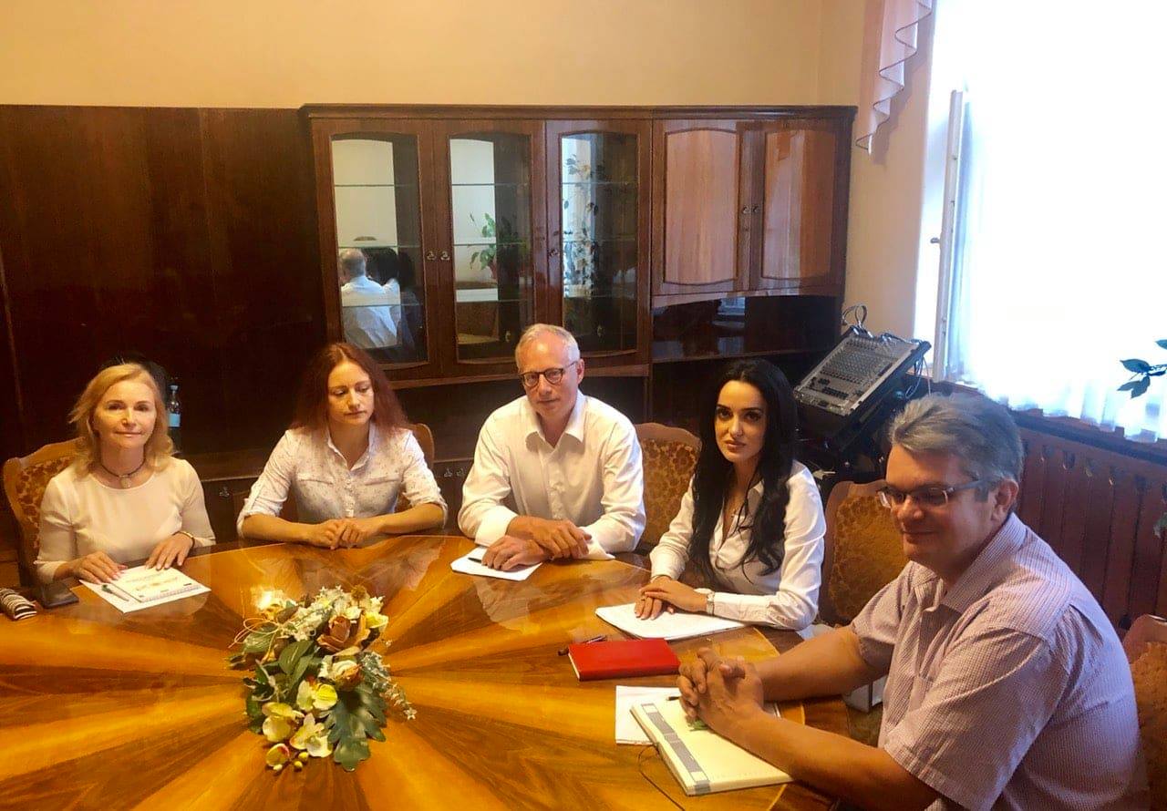 На зустрічі з європейським посадовцем у Закарпатській ОДА обговорили Стратегію захисту та інтеграції циган (ФОТО)