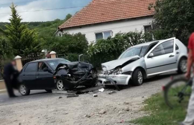 У Бене на Берегівщині жорстко зіткнулися ВАЗ та Volkswagen (ФОТО)