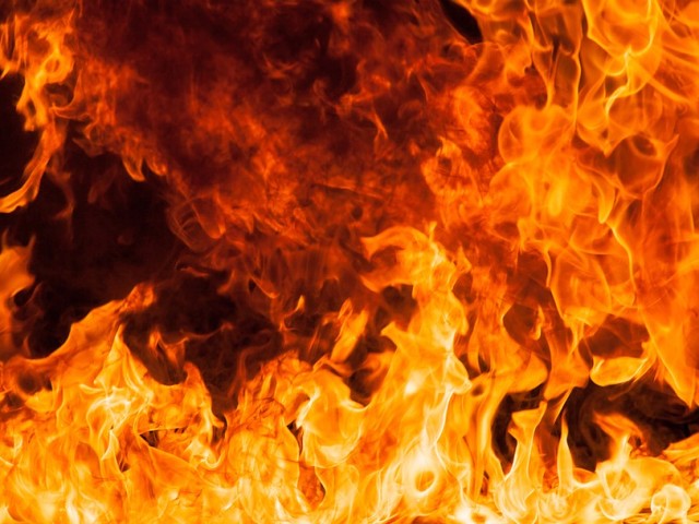 На сходах будівлі сільради у Гукливому на Воловеччині невідомі підпалили горючу рідину