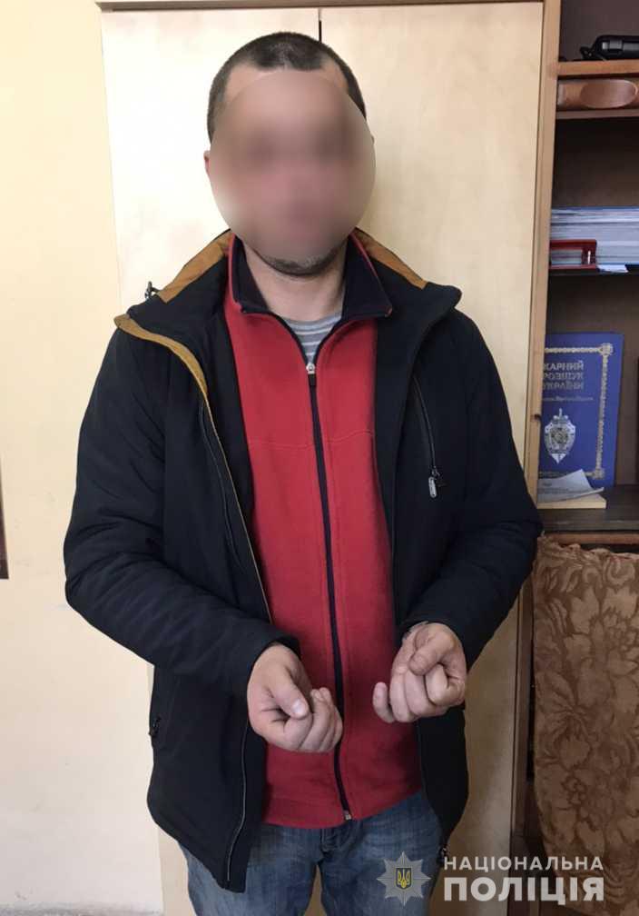 На Закарпатті затримали мешканця Львівщини, підозрюваного у неодноразових крадіжках із магазинів мобільних телефонів  (ФОТО)