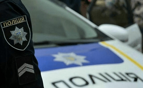 У Мукачеві під час документування правопорушення пасажири автівки накинулися на поліцейських