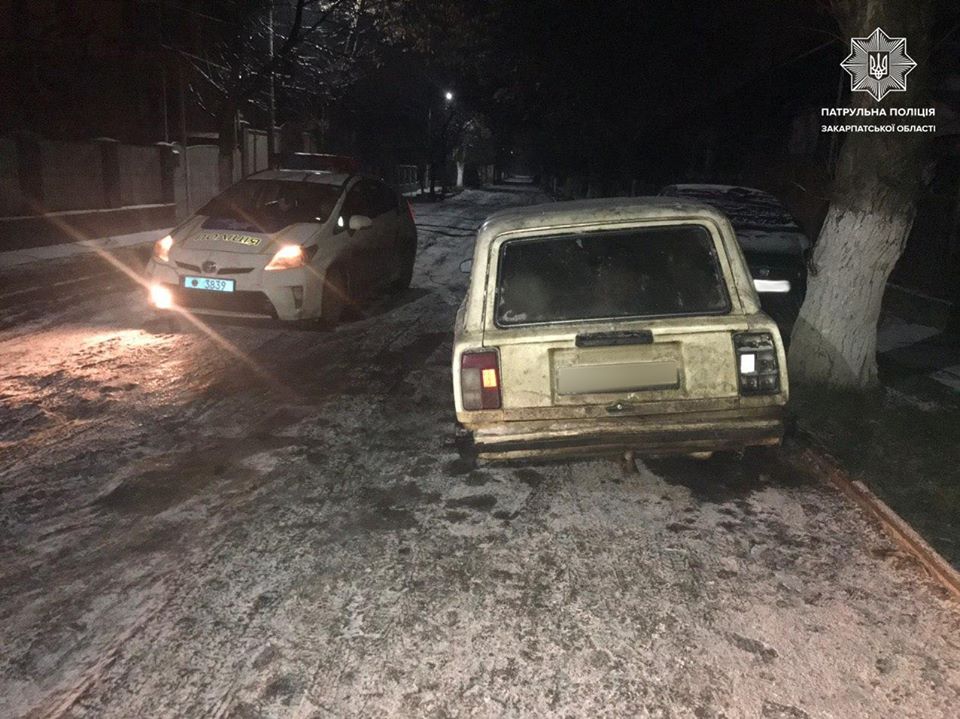 В Ужгороді знайшли викрадений вночі чотирма неповнолітніми автомобіль (ФОТО)