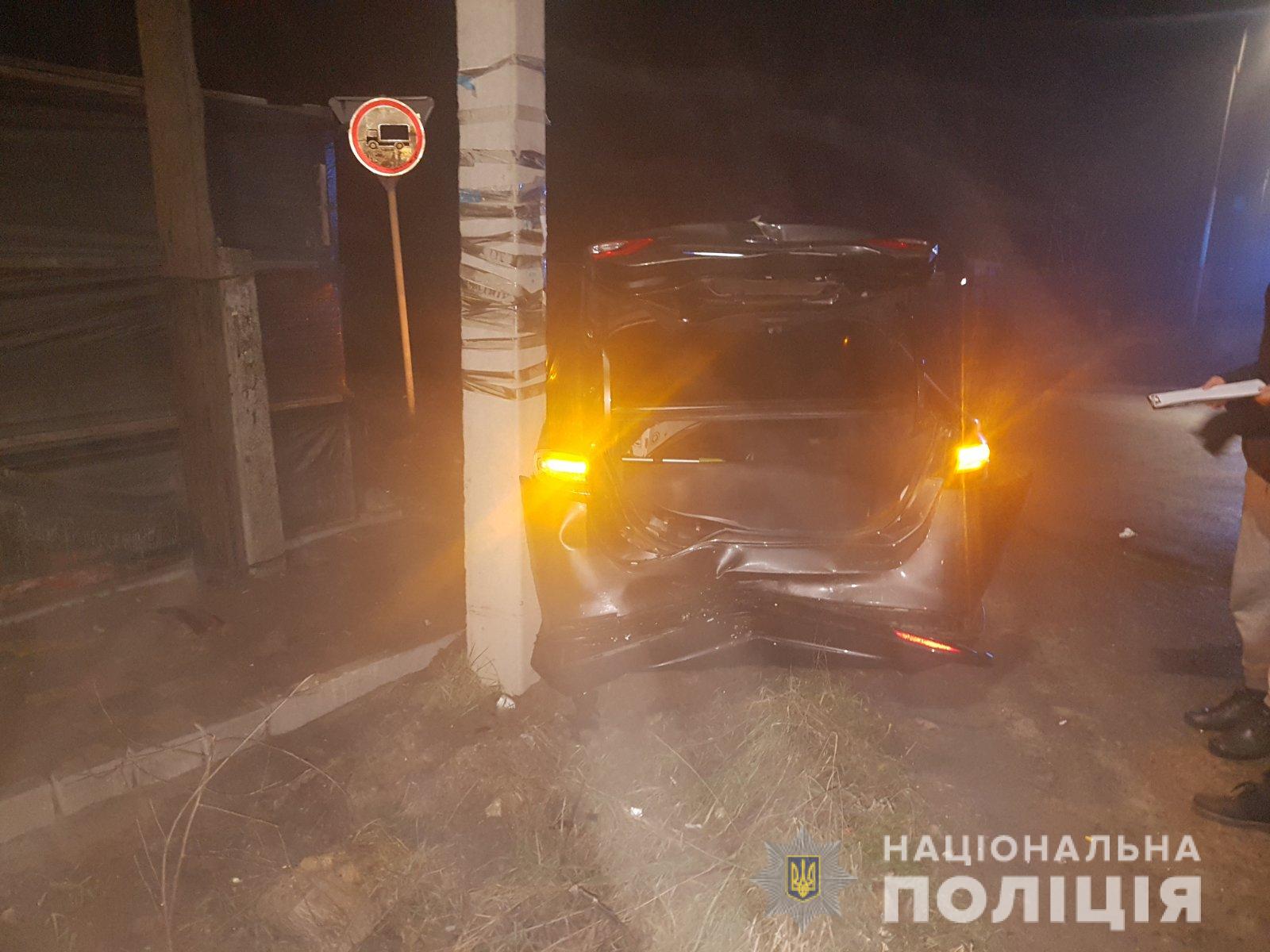 У Минаї під Ужгородом "нетверезий" Geely вдарив ззаду Fоrd, відкинувши його на електричну опору (ФОТО)