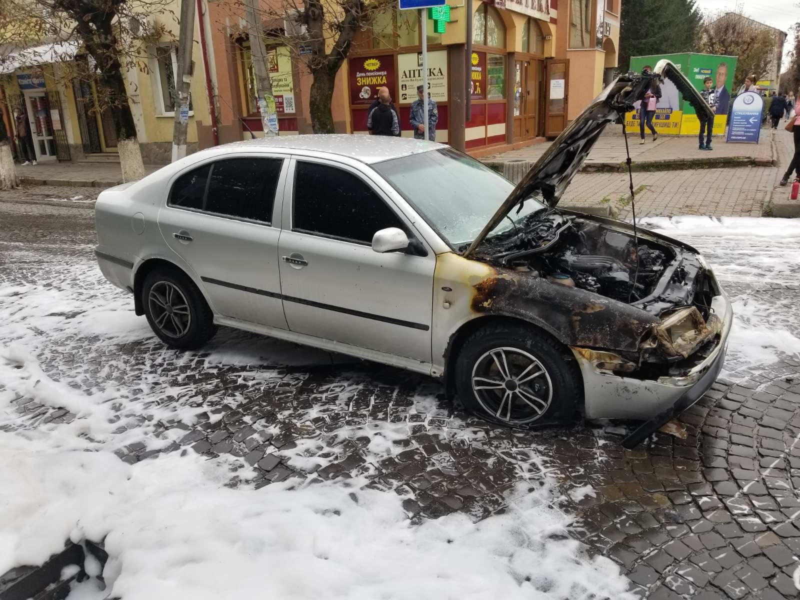 У Виноградові під час руху спалахнула "Шкода" (ФОТО)