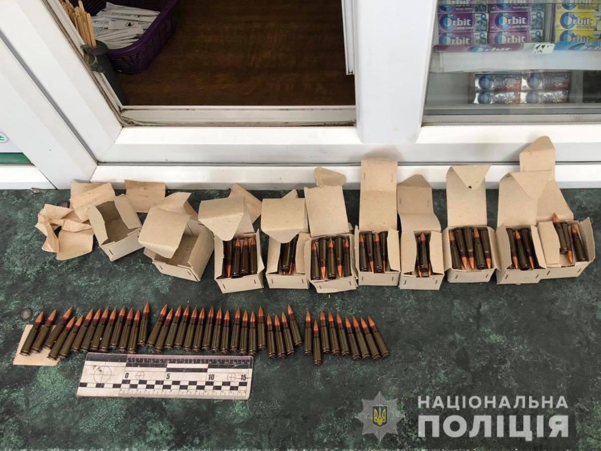 В Ужгороді у чоловіка вилучили 200 набоїв для автоматичної зброї (ФОТО, ВІДЕО)