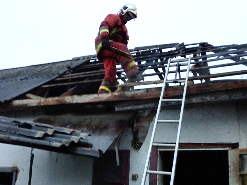 На Іршавщині пожежники врятували від знищення житловий будинок (ФОТО)