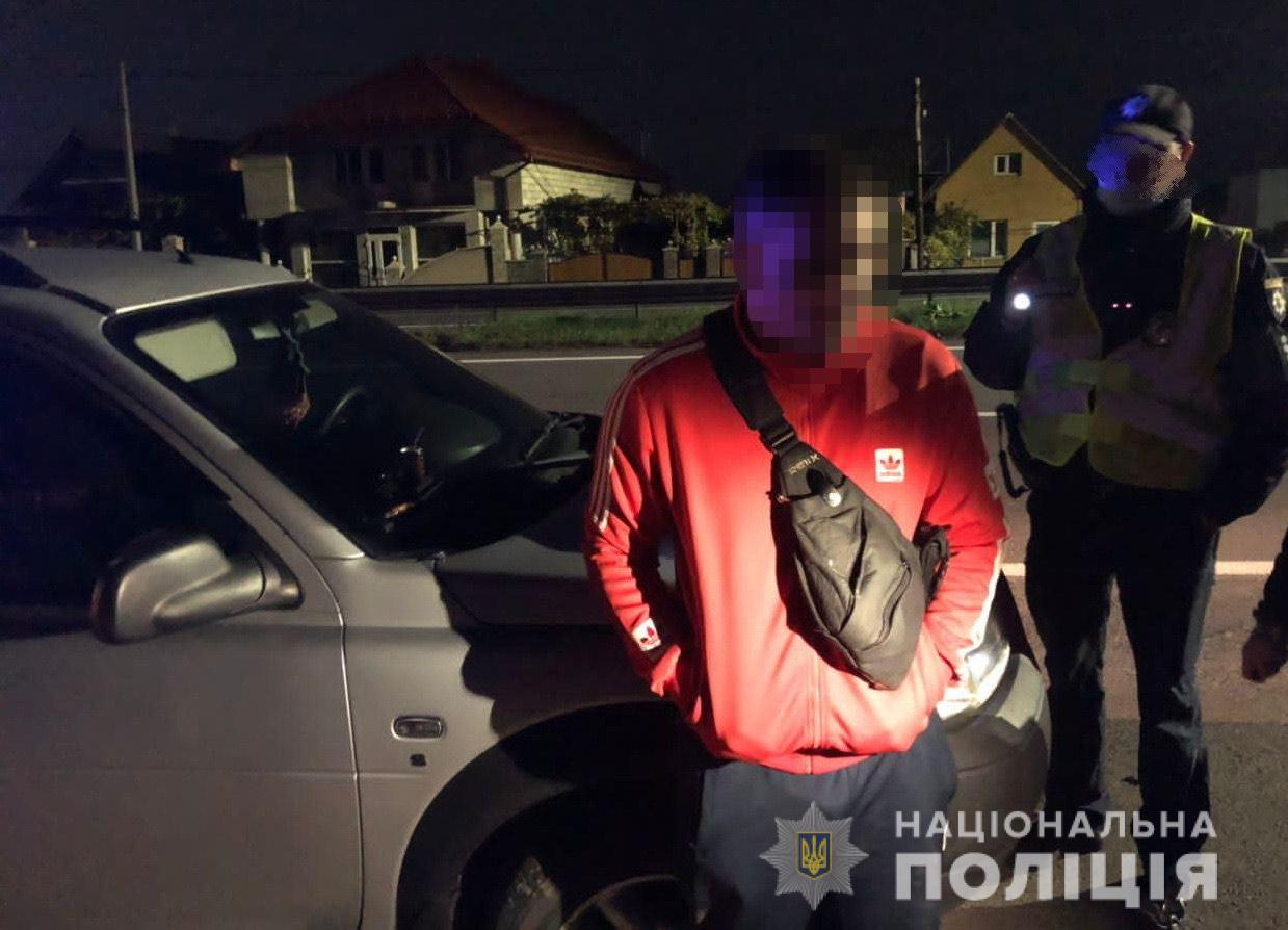 На Ужгородщині у водія виявили наркотики, які він ховав у горіховій шкаралупі (ФОТО)