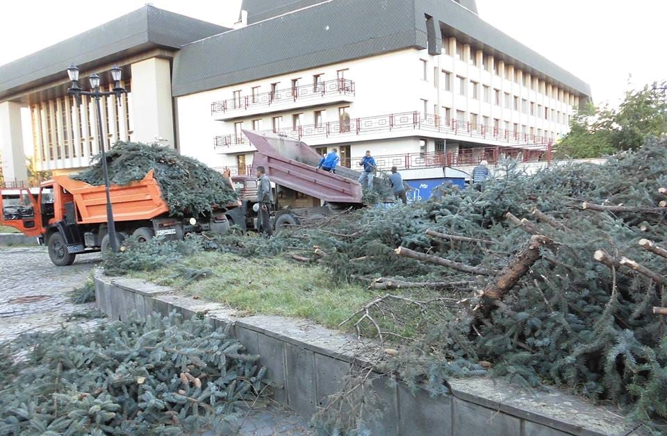 Ужгородський суддя Деметрадзе дозволив забудову частини площі біля драмтеатру