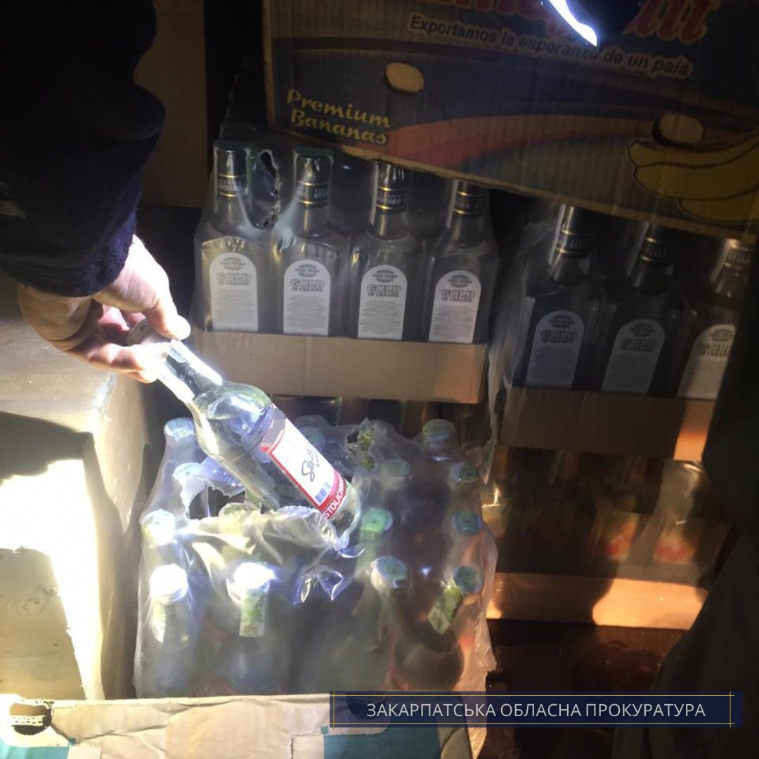 Житель Великоберезнянщини, який планував продавати фальсифіковані алкоголь і сигарети, постане перед судом (ФОТО)