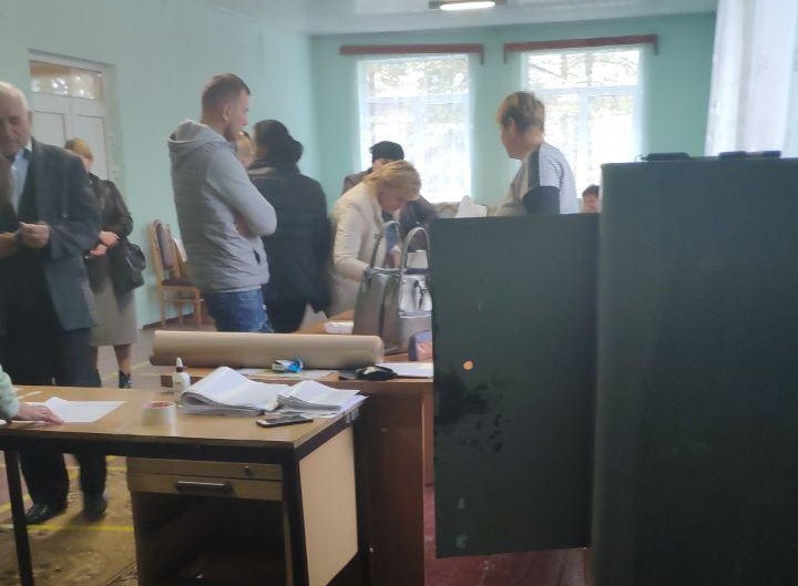На Тячівщині та Рахівщині масові порушення у дільничних виборчих комісіях