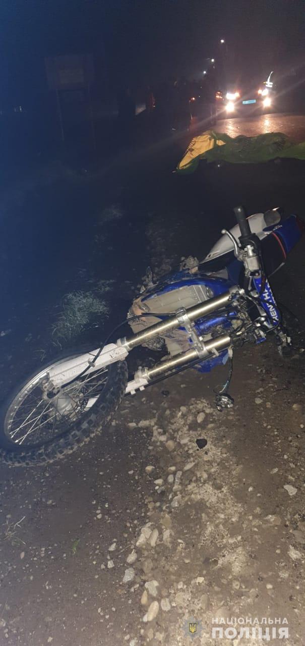 На Рахівщині мотоцикліст смертельно наїхав на жінку, що йшла з велосипедом (ФОТО)